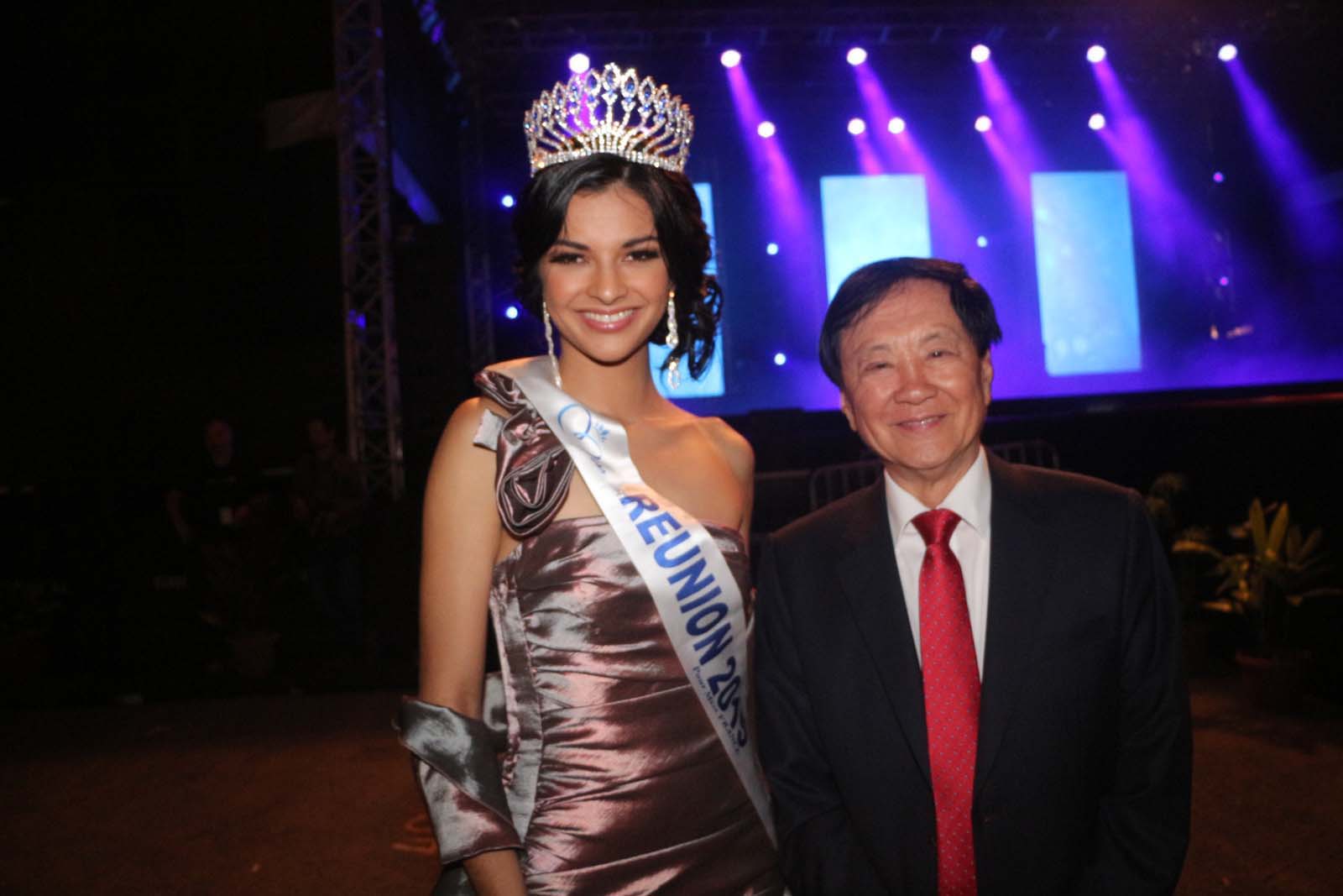 Azuima Issa, Miss Réunion 2015, et André Thien Ah Koon, maire du Tampon