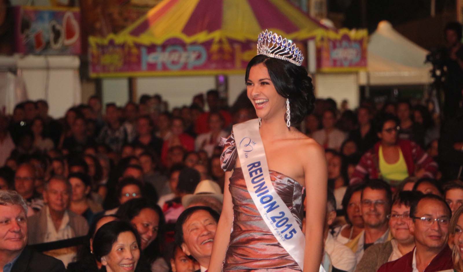 Une Miss Réunion manifestement heureuse d'assister à cette élection