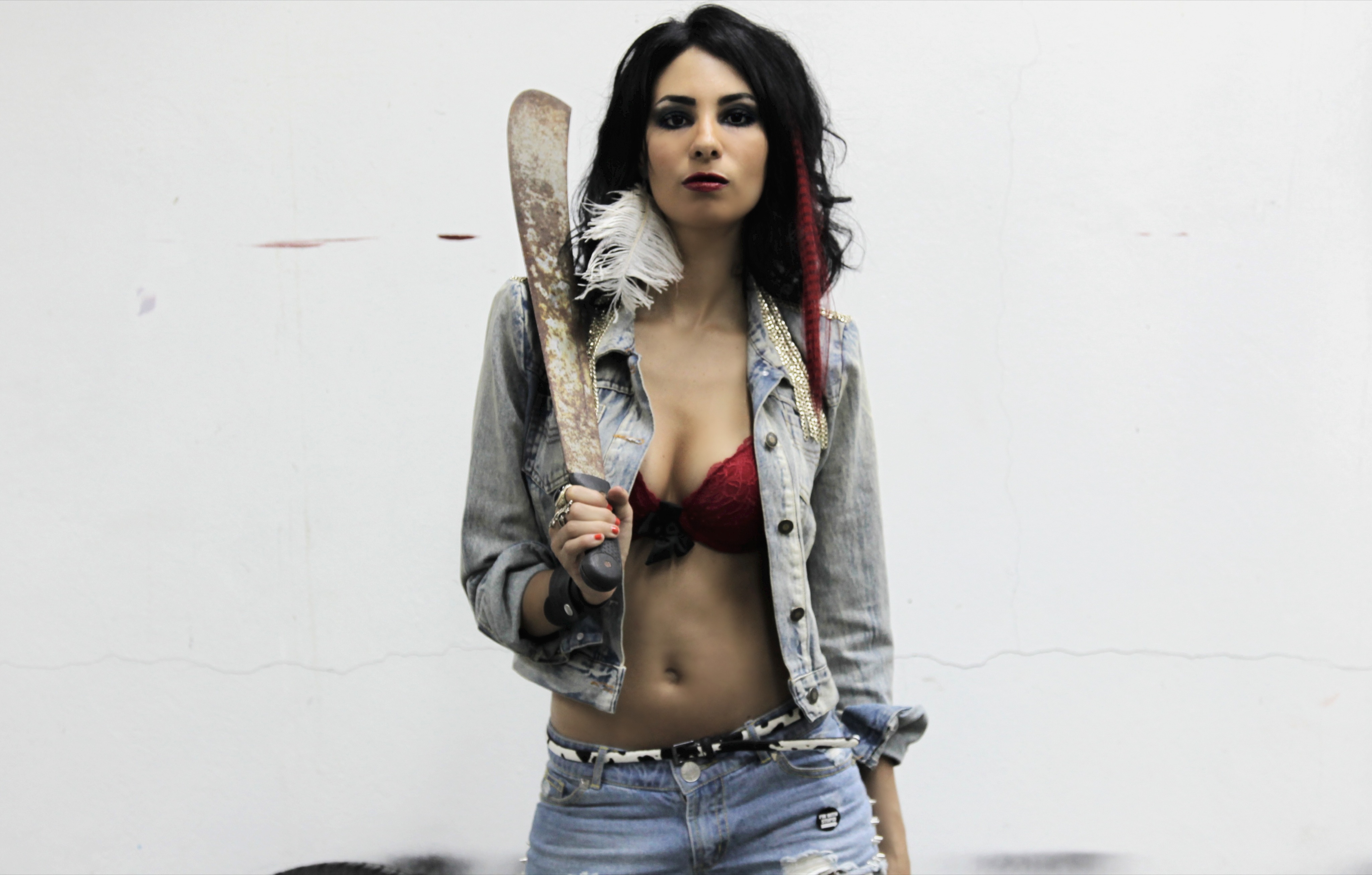 La belle et sexy Aurélia prépare son festival...