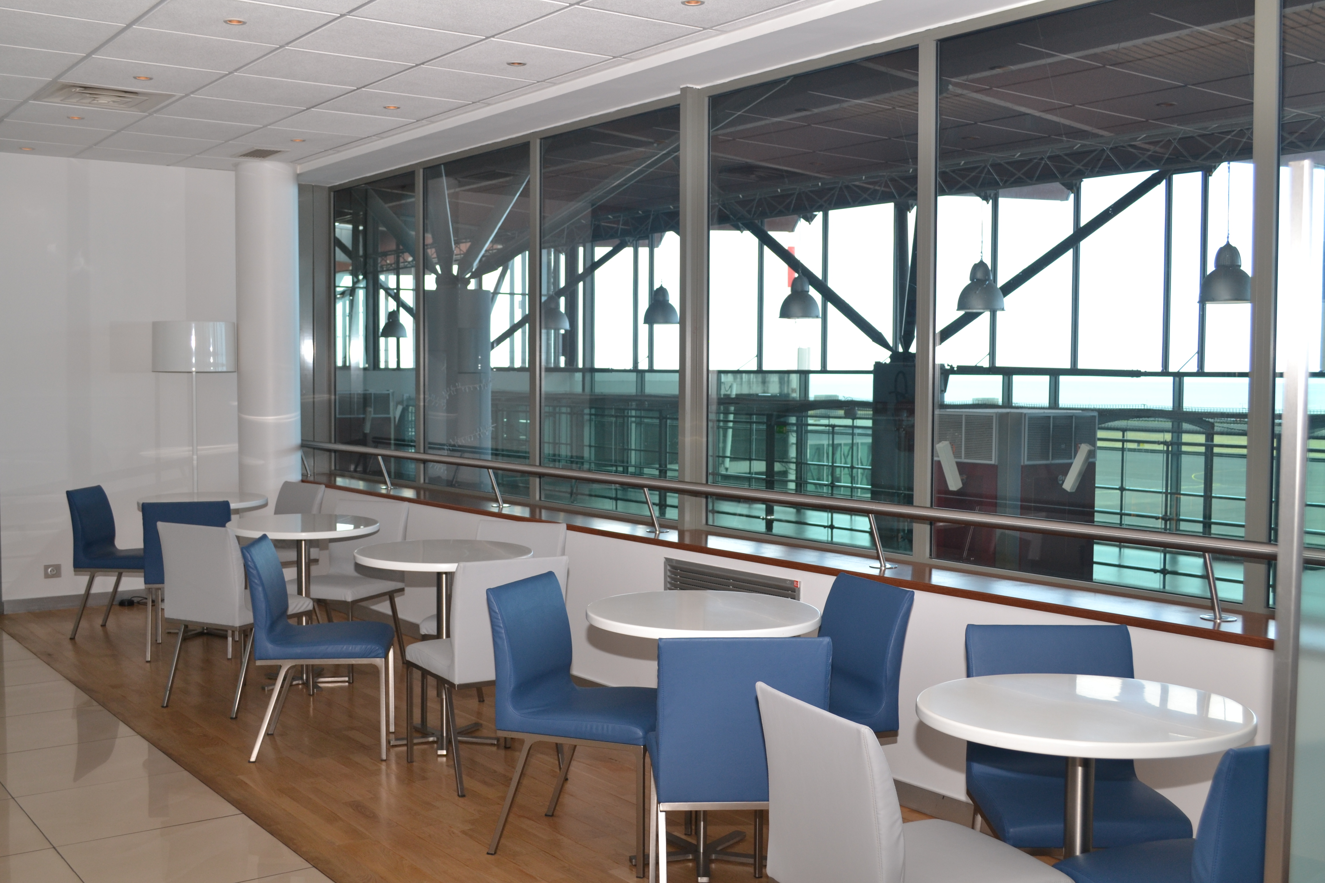 De l'espace et vue sur la piste!