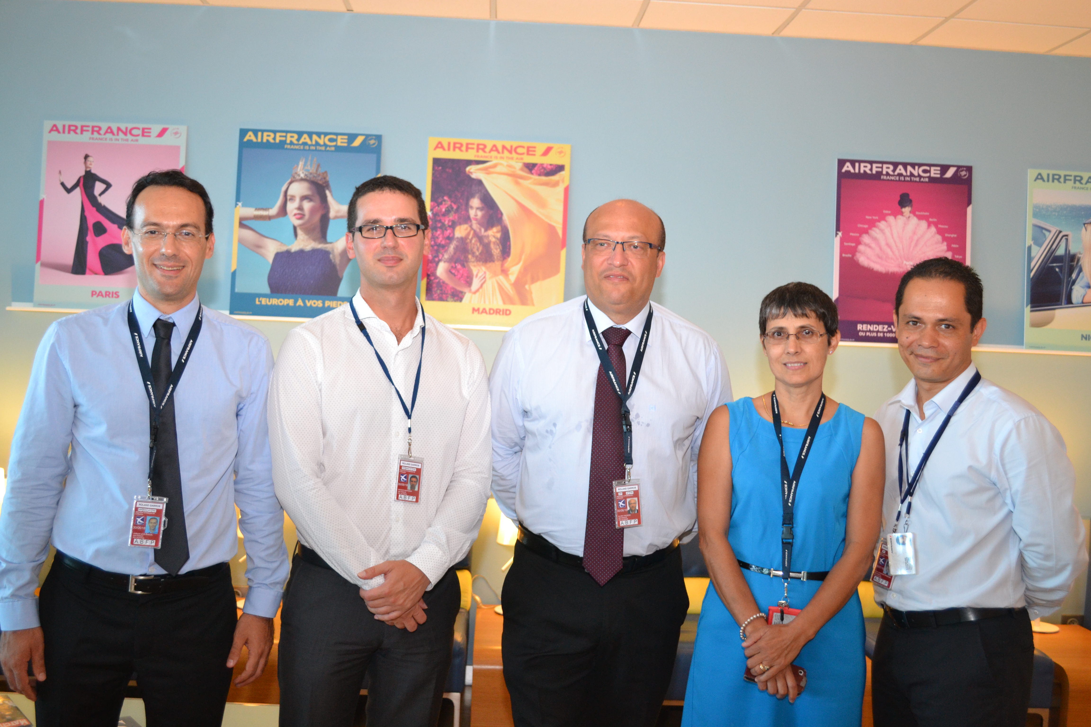 L'équipe Air France: Jean-Pascal Guidoni, directeur commercial, Bertrand Reisser, chef d'escale régionale, Frédéric Alory, directeur régional, Deolinda Corré, responsable des moyens à l'aéroport, et Dominique Noël, directeur des ventes