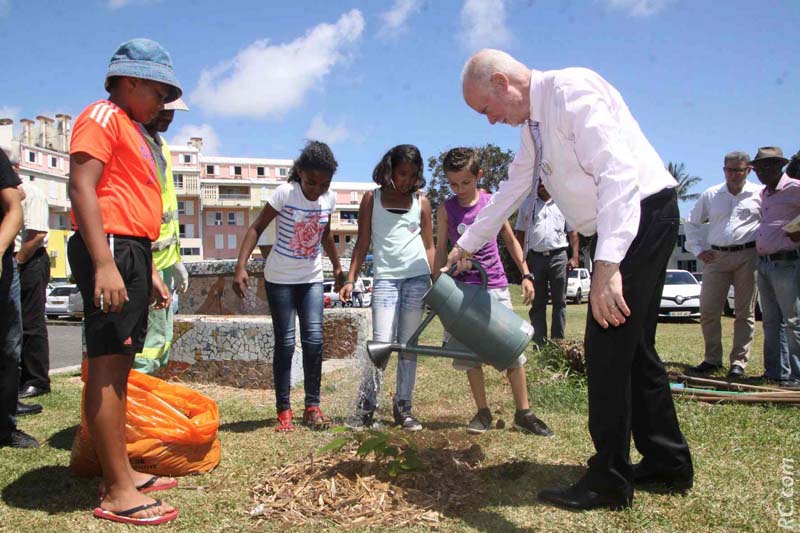 Puisse l'arbre de la liberté grandir au sein du quartier de  Bras Fusil.