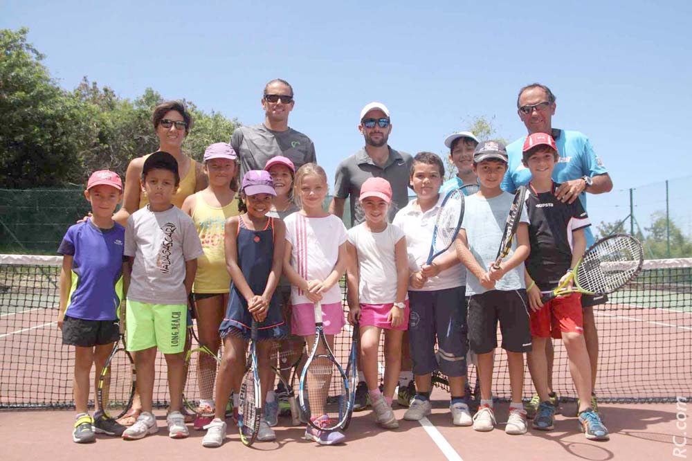Ils posent en compagnie de Carole Capitanio ( membre du Comité Directeur du TCMT), Ruben Ramirez Hidalgo, le vainqueur du tournoi, Clément Maas et Eric Guiraud de l'équipe technique du TCMT.