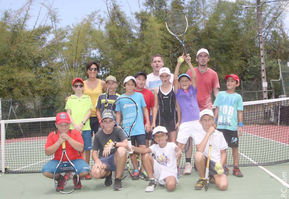 Charly Villeneuve -4/6 et Vincent Millot N°15 , ont donné plein de conseils aux jeunes qui ont été rejoints par Carole Capitanio