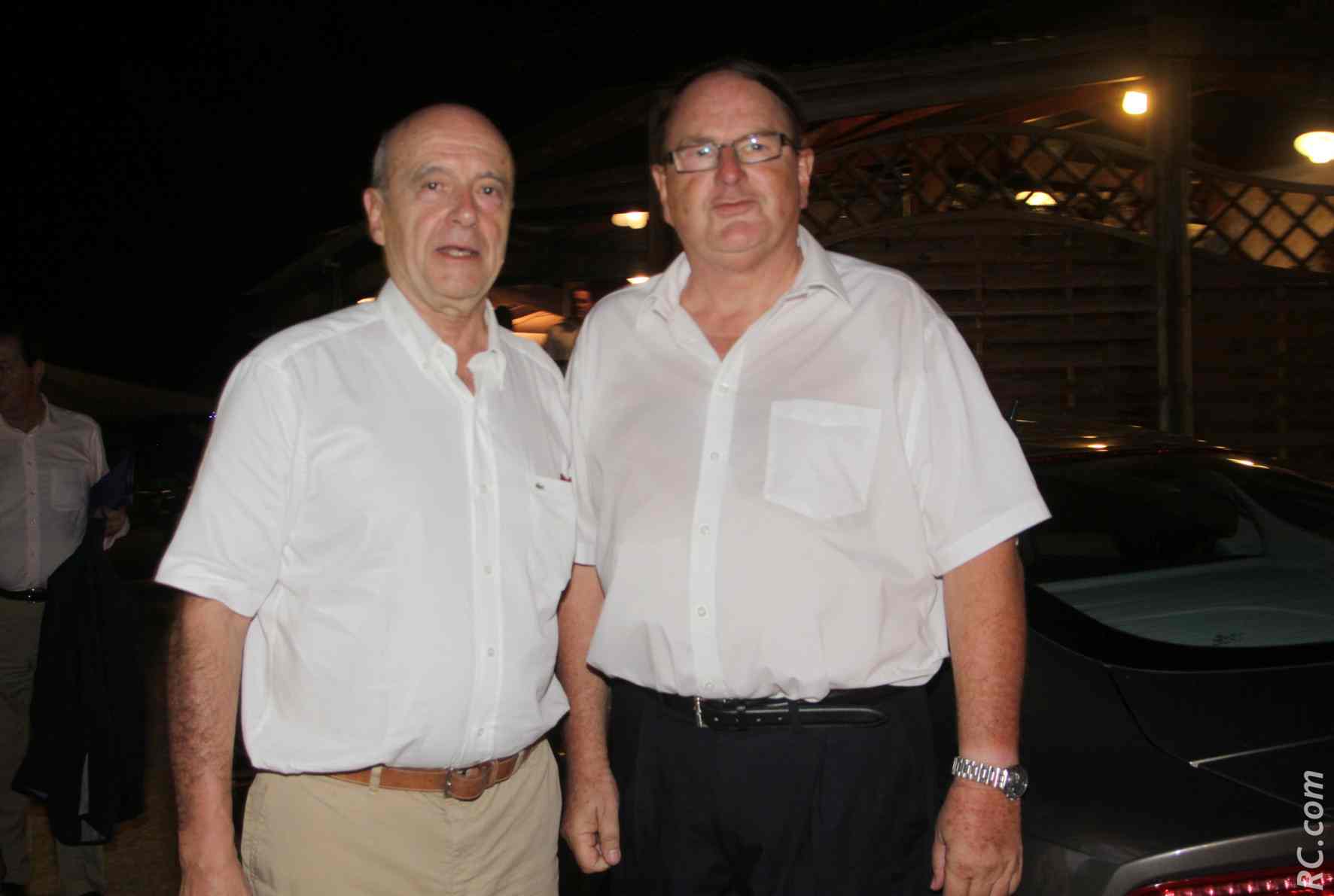 Alain Juppé et Pierre Cornille, propriétaire de l'hôtel le Victoria à Grand-Bois