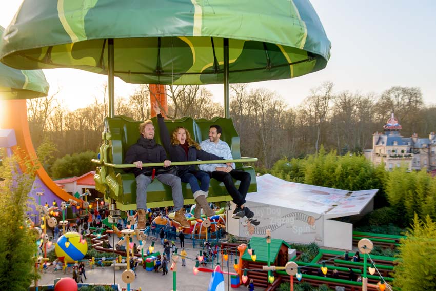 Les comédiens de Babysitting 2 s'éclatent à Disneyland Paris