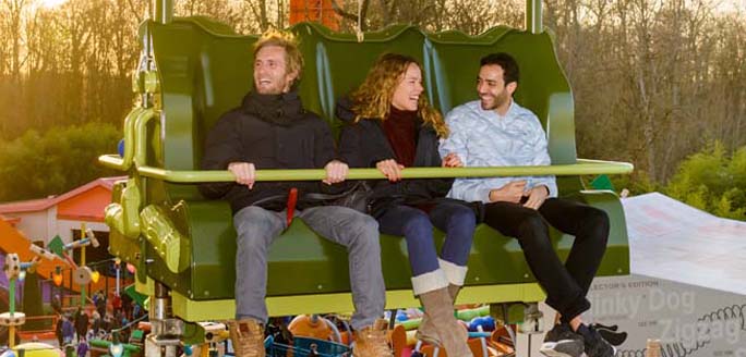 Les comédiens de Babysitting 2 s'éclatent à Disneyland Paris