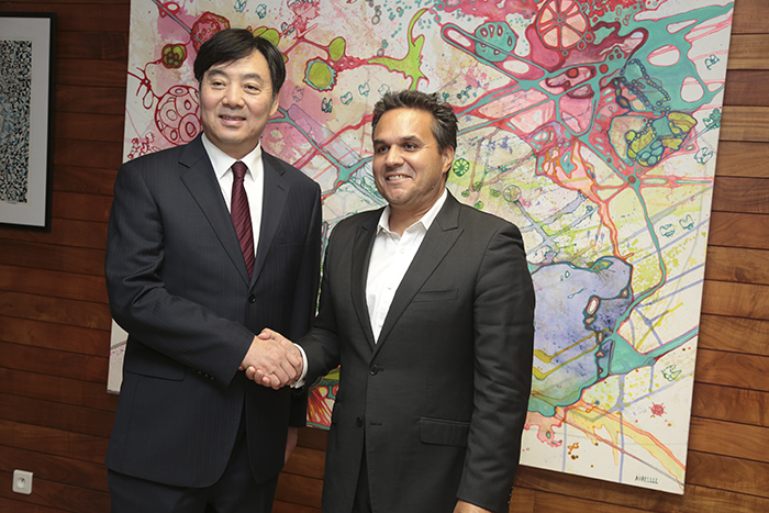 Son Excellence Jun Zhai, ambassadeur de Chine en France, et Didier Robert, sénateur et président de la Région Réunion