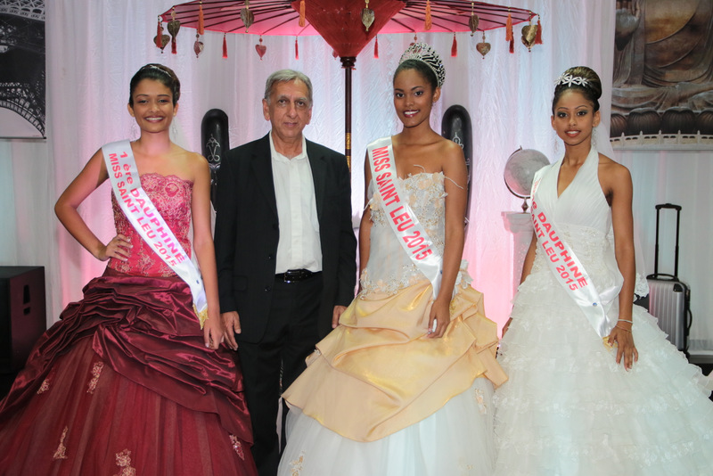 Miss Saint-Leu 2015 et ses dauphines avec Aziz Patel du Comité Miss Réunion