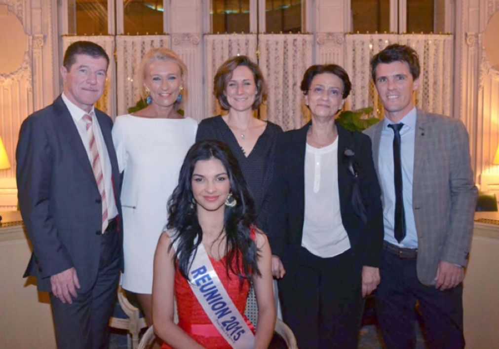 Marcelino Burel entourée de Miss Réunion 2015 et des partenaires du Congrès des experts comptables: Le comité miss Réunion, 7magazine.re, Air Austral et le Luxe