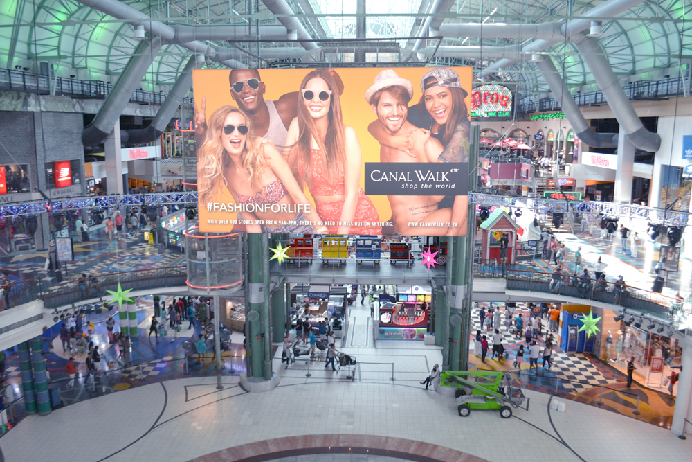 Visite et shopping pour Miss Réunion dans un immense centre commercial du Cap