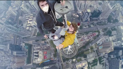 Le selfie de l'extrême au sommet d'une tour