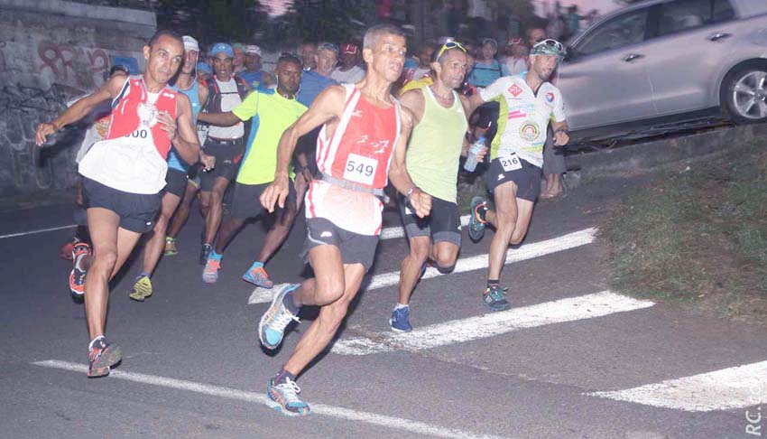 Le départ a été donné au plateau Chastagnier. Les prétendants sont déjà devant...