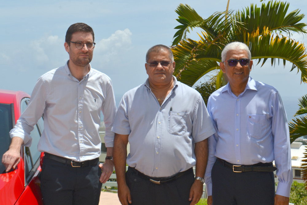 L'équipe Sogecore: Alexis Récipon, nouveau directeur commercial, Arzou Mahamadaly, directeur général, et Norman Dindar, responsable marketing