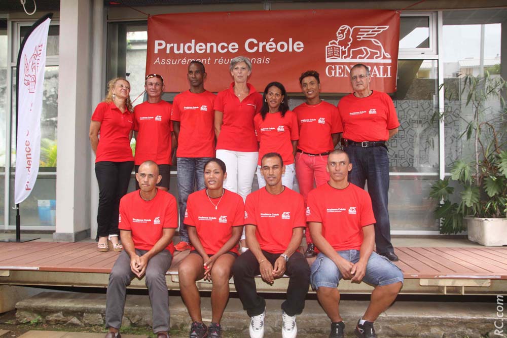 Le Team Prudence Créole au complet: les trailers Marcelle Puy - Gilberte Libel - Freddy Thevenin - Jean-Pierre Grondin - Gilsey Félicité - Wilfrid Oulédi - Sébastien Parmentier - Christopher Camachetty - Encadrement : Mathieu Rivière Les rallyemen: Dominique et Catherine Lenormand