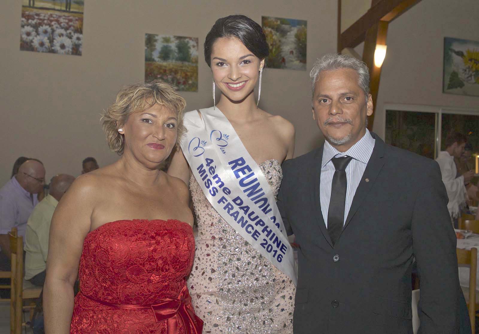 Azuima Issa, avec Félix Manent, membre du RC Saint-Pierre/Le Tampon, et son épouse Dominique