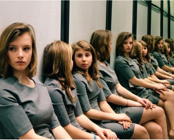 Nouvelle photo mystère: combien de jeunes filles?