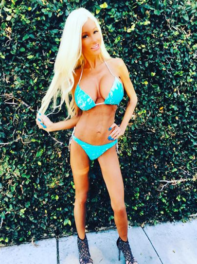 Maigrissime avec des seins surgonglés: Barbie fait peur