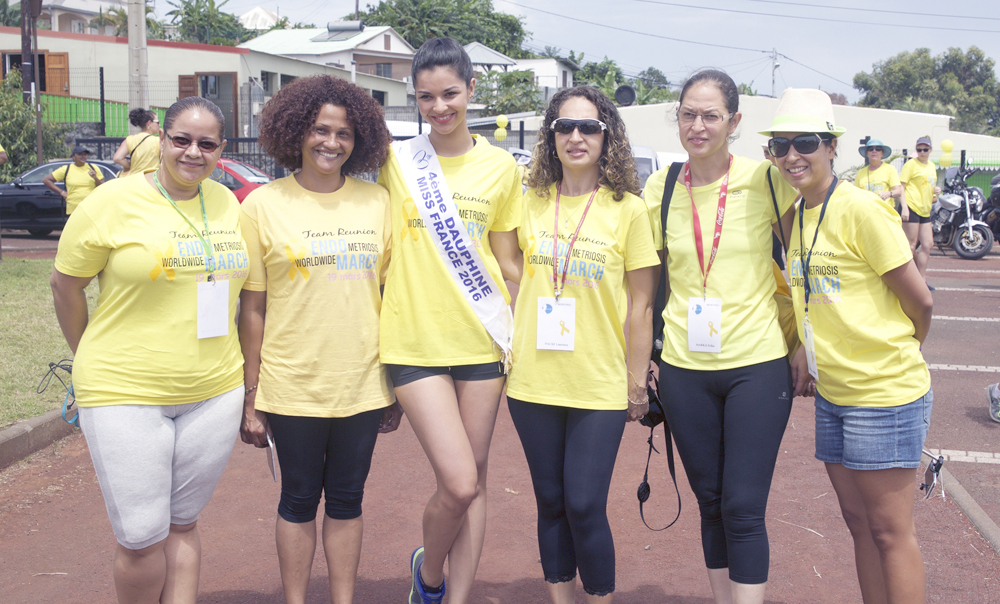 Azuima Isa avec Anicha Lebeau et les filles du maire Daniel Pausé