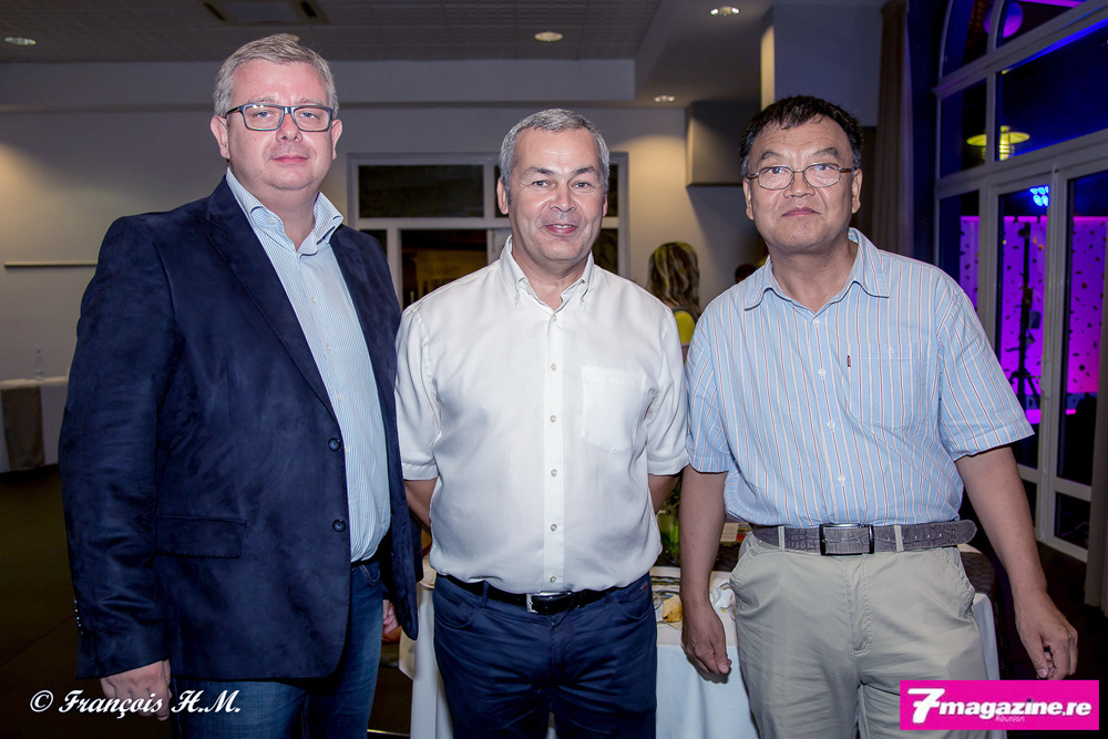 Frédéric Cormerois, Frédéric Chausson, directeur régional du PMU, et Xiaotao Dong du Consulat de Chine à La Réunion