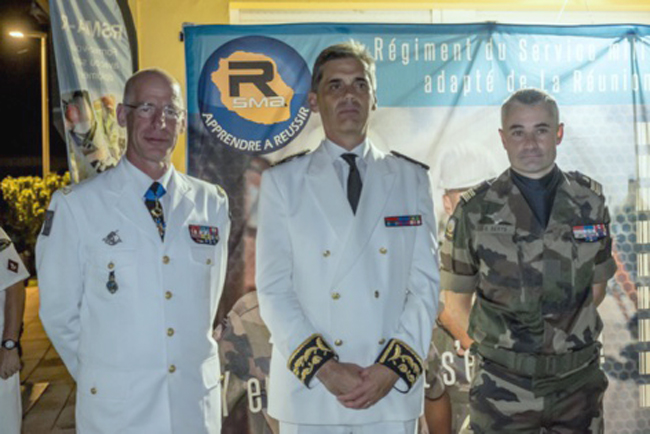 Le Général Luc du Perron de Revel,commandant du SMA, le Préfet Dominique Sorain, et le Chef de Corps du RSMA-R le Colonel Jean- Vincent Berte
