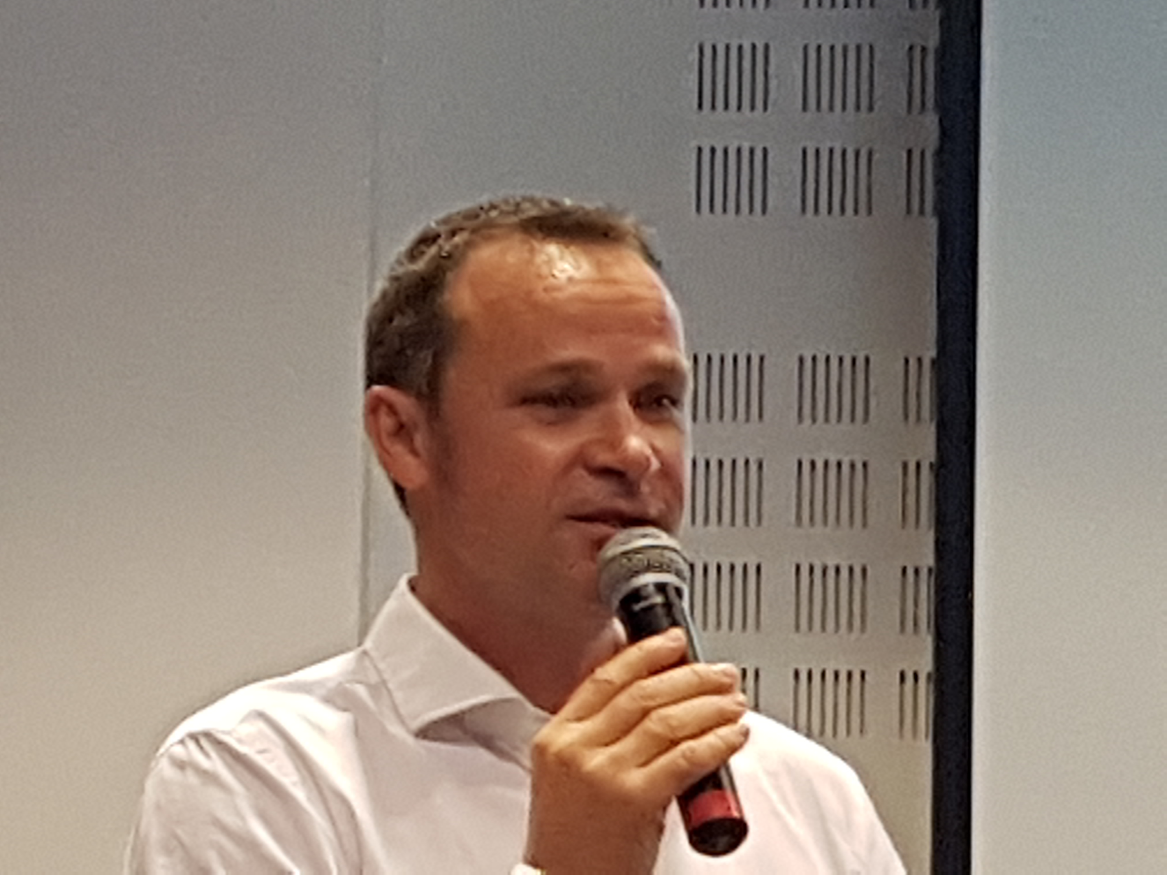 Samuel Le Mercier, directeur général délégué de Parabole Réunion, lors de la présentation de la nouvelle offre