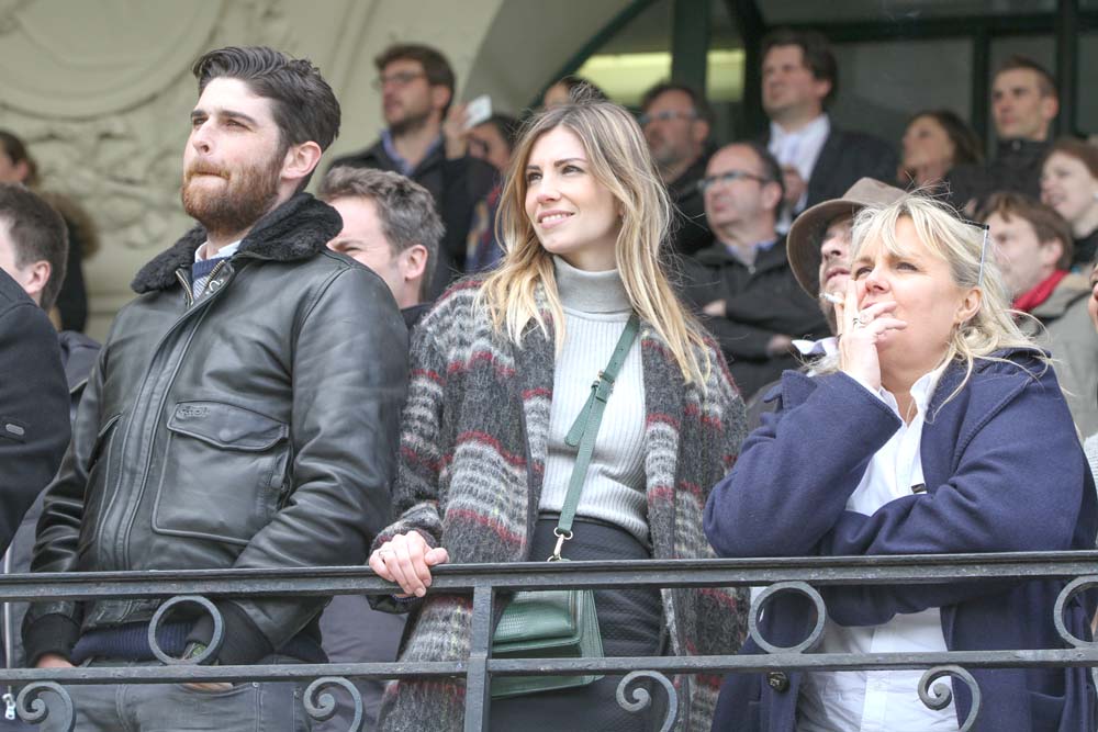 Dans les tribunes de l'hippodrome