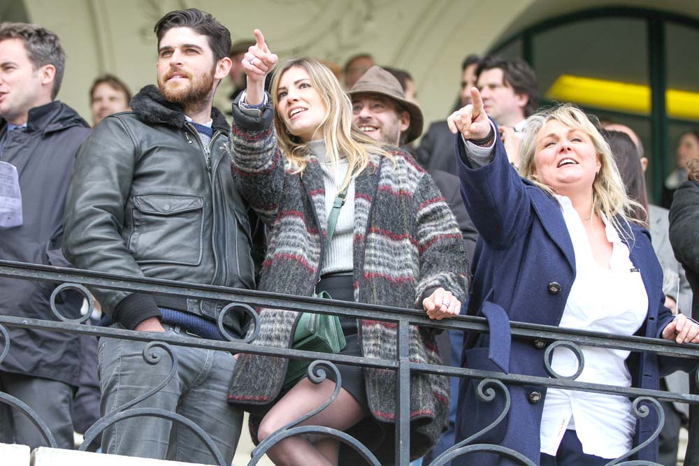 Les Dimanches au Galop<br>Les people sont venus à Saint-Cloud et à Auteuil!