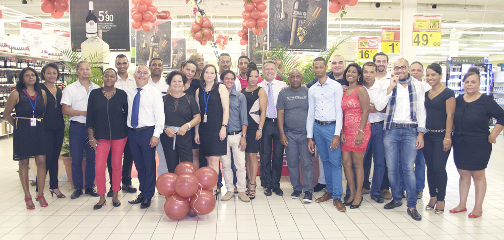 Le directeur Alex Tin Tin Ping et l'équipe organisatrice de la soirée