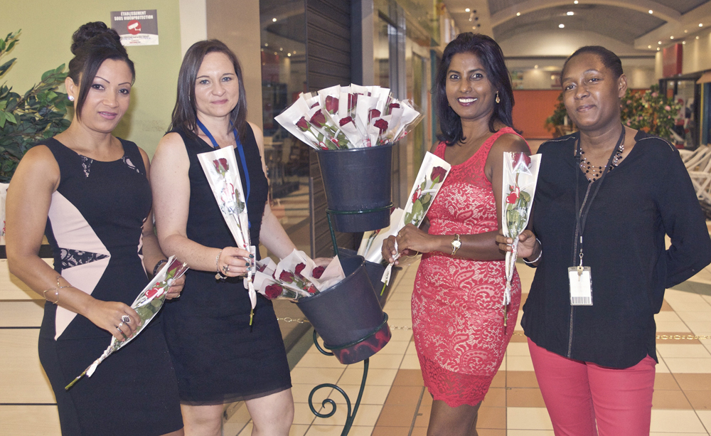 Une rose a été offerte aux Femmes par les hôtesses de la soirée Corinne, Béatrice, Nathalie et Sandrine