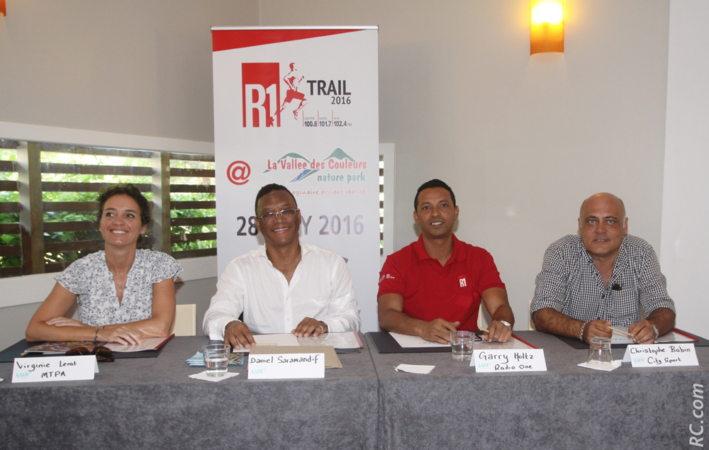 Virginie Lerat représentant la MTPA, Daniel Saramandif de la Vallée des couleurs, Garry Holtz de Radio One et Michel Babin de City-Sport, lors de la présentation de Radio One Trail.