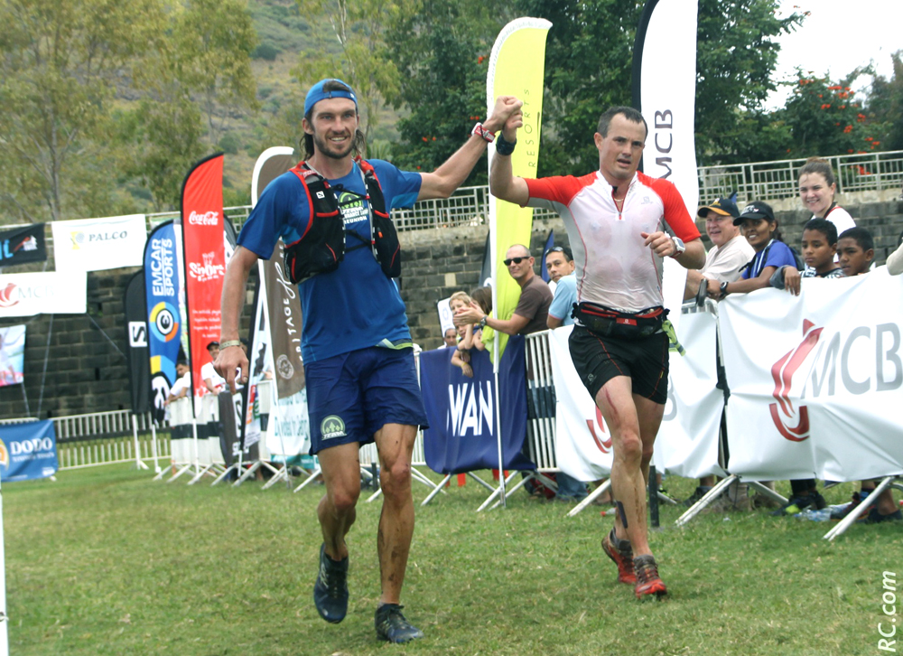 Le champion Mauricien Simon Desveaux (en rouge et blanc sur la photo) sera l'un des favoris de ces 10 km.