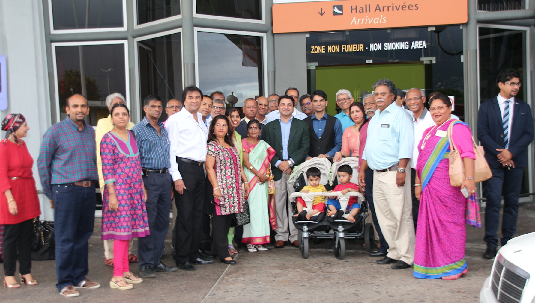 Une grosse délégation a accueilli le nouveau Consul de l'Inde à l'aérogare