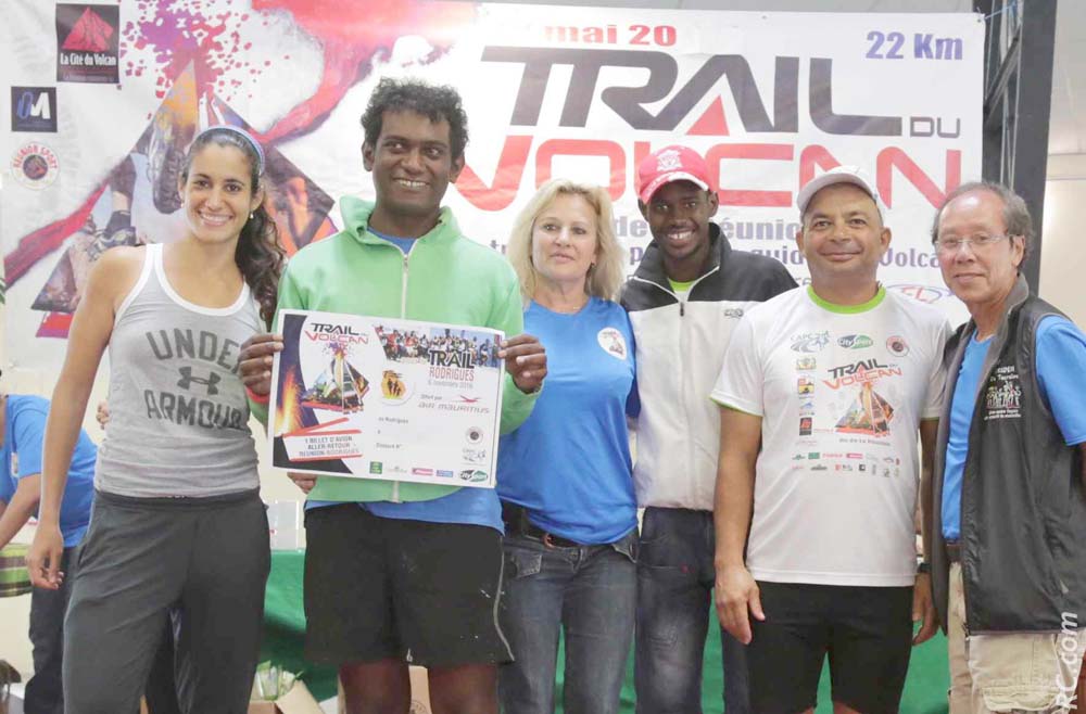 A Frédéric Calice le billet d'avion pour le Trail de Rodrigues, offert par Air-Mauritius de l'île aux Zourites.