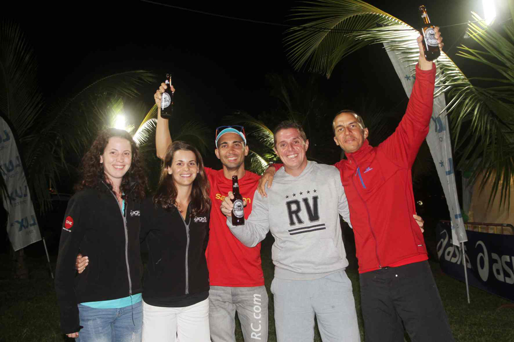 Les derniers rentrent au bercail, les organisateurs se lâchent un peu et font la fête.