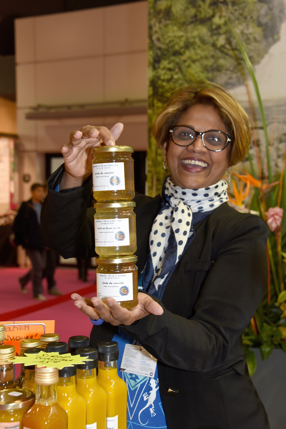Au four et au moulin: Sylvie Sinimalé (Corbeille Île de la Réunion) était à la Foire, mais aussi à l’inauguration le 4 mai de sa boutique de spécialités réunionnaises à Paris, rue Monge