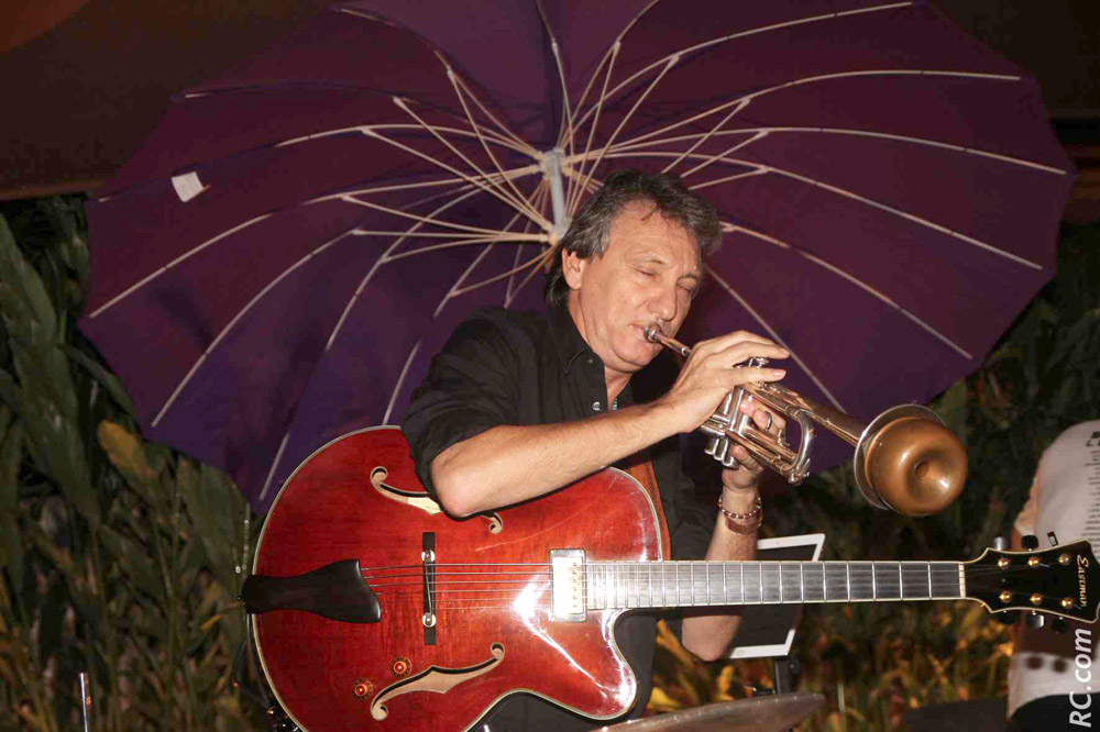 Multi-instrumentiste, Richard Layan est un musicien bourré de talent. Il souffle comme il respire.