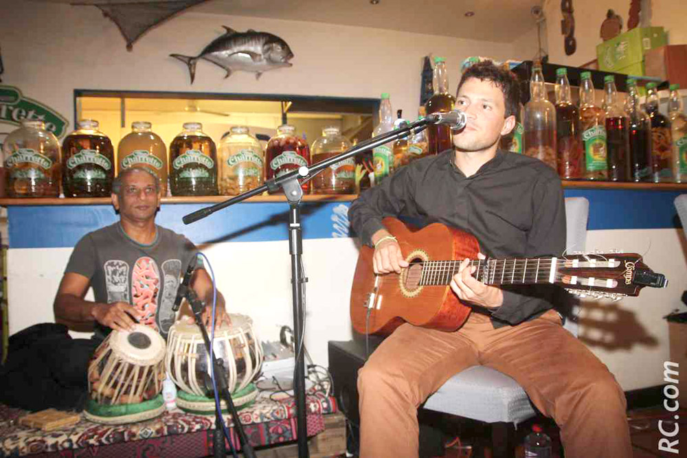 Nicolas Tarek accompagné par Subbash, au DCP où le poisson se déguste à toutes les sauces.
