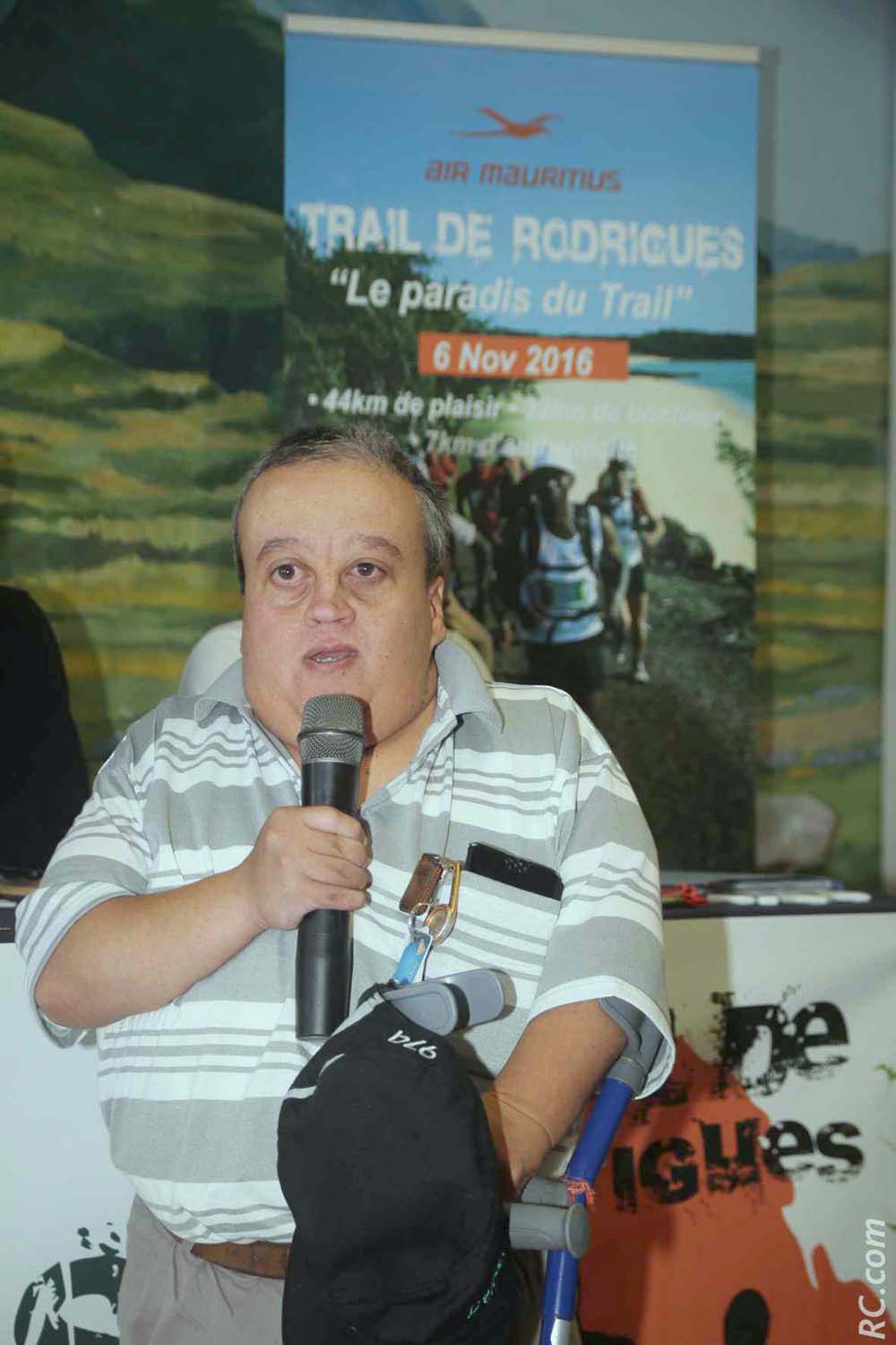 Jimmy Nayagom, le Tamponnais au grand cœur a déjà collecté et offert 41 fauteuils roulants à ses amis de Rodrigues.