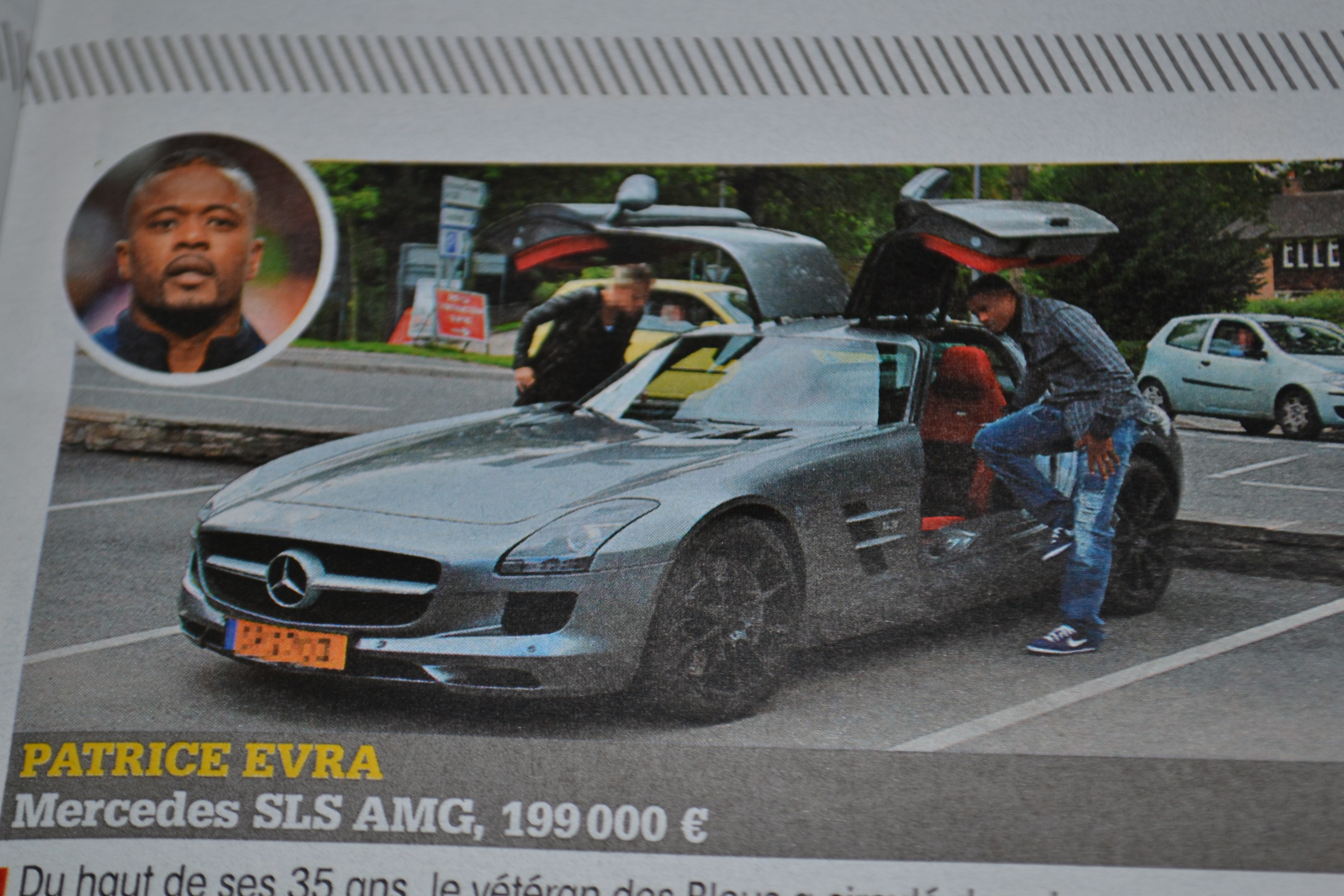 Patrice Evra roule en SLS