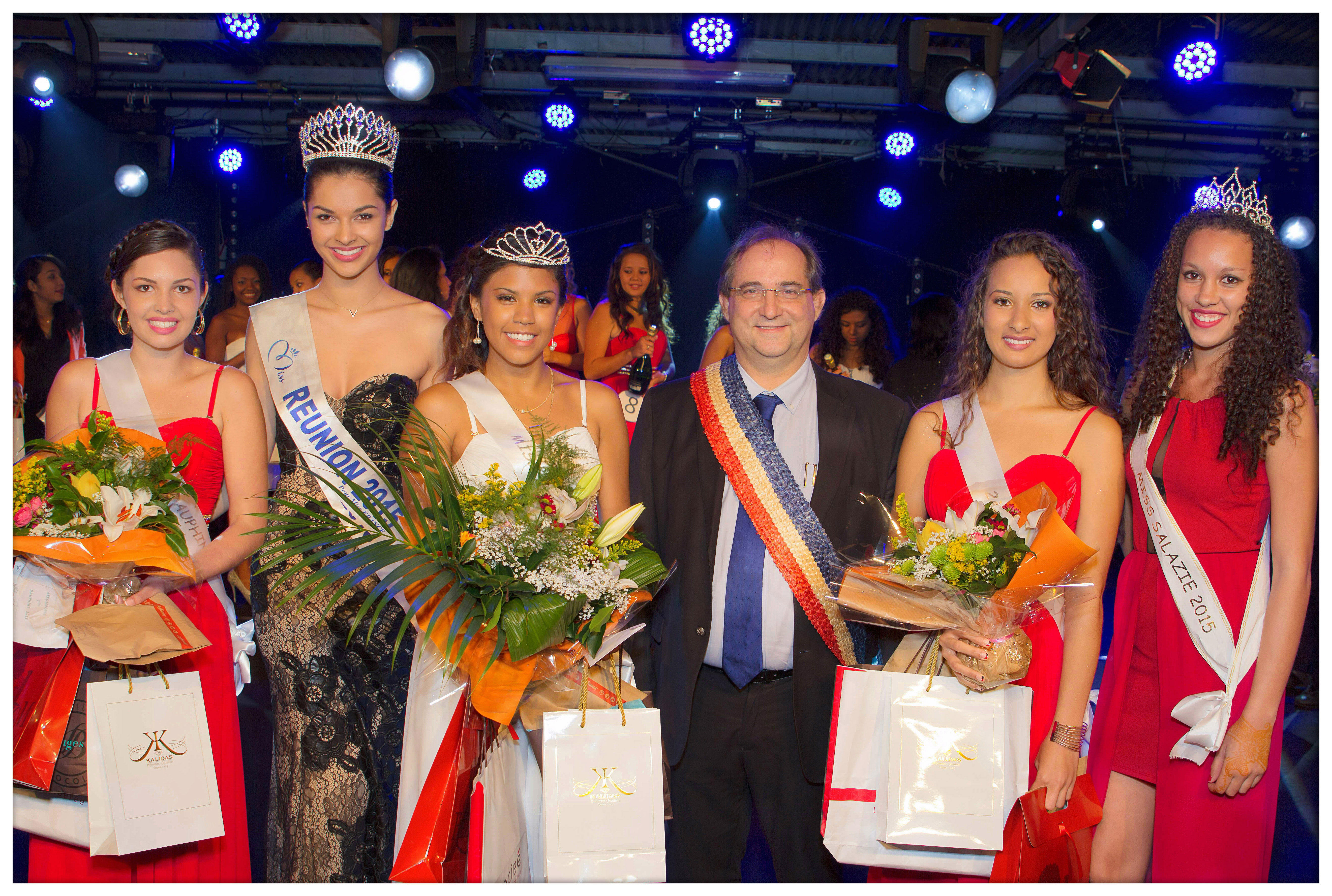 Les lauréates avec le maire, Azuima Issa et Miss Salazie 2015
