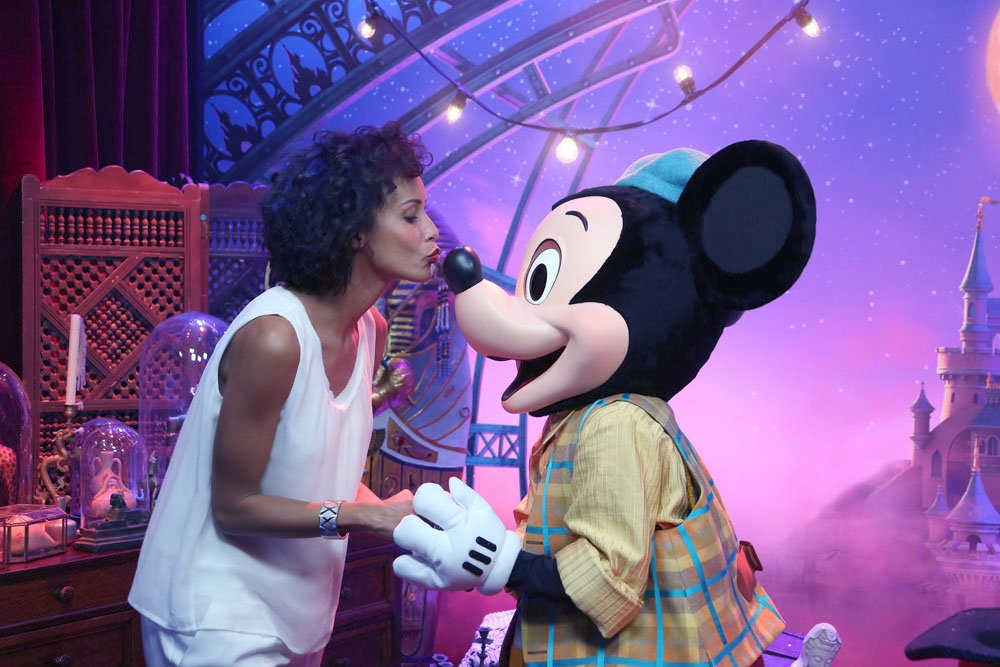 Un autre bisou inoubliable avec une ex-Miss France toujours au top!