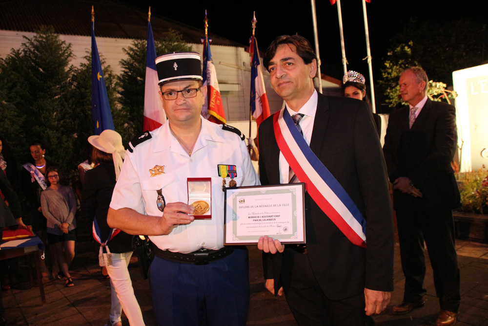 Une médaille a été remise au commandant de la brigade