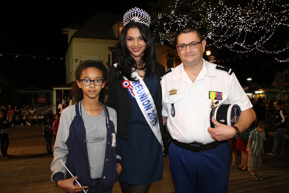 Azuima avec le commandant de la brigade et sa fille