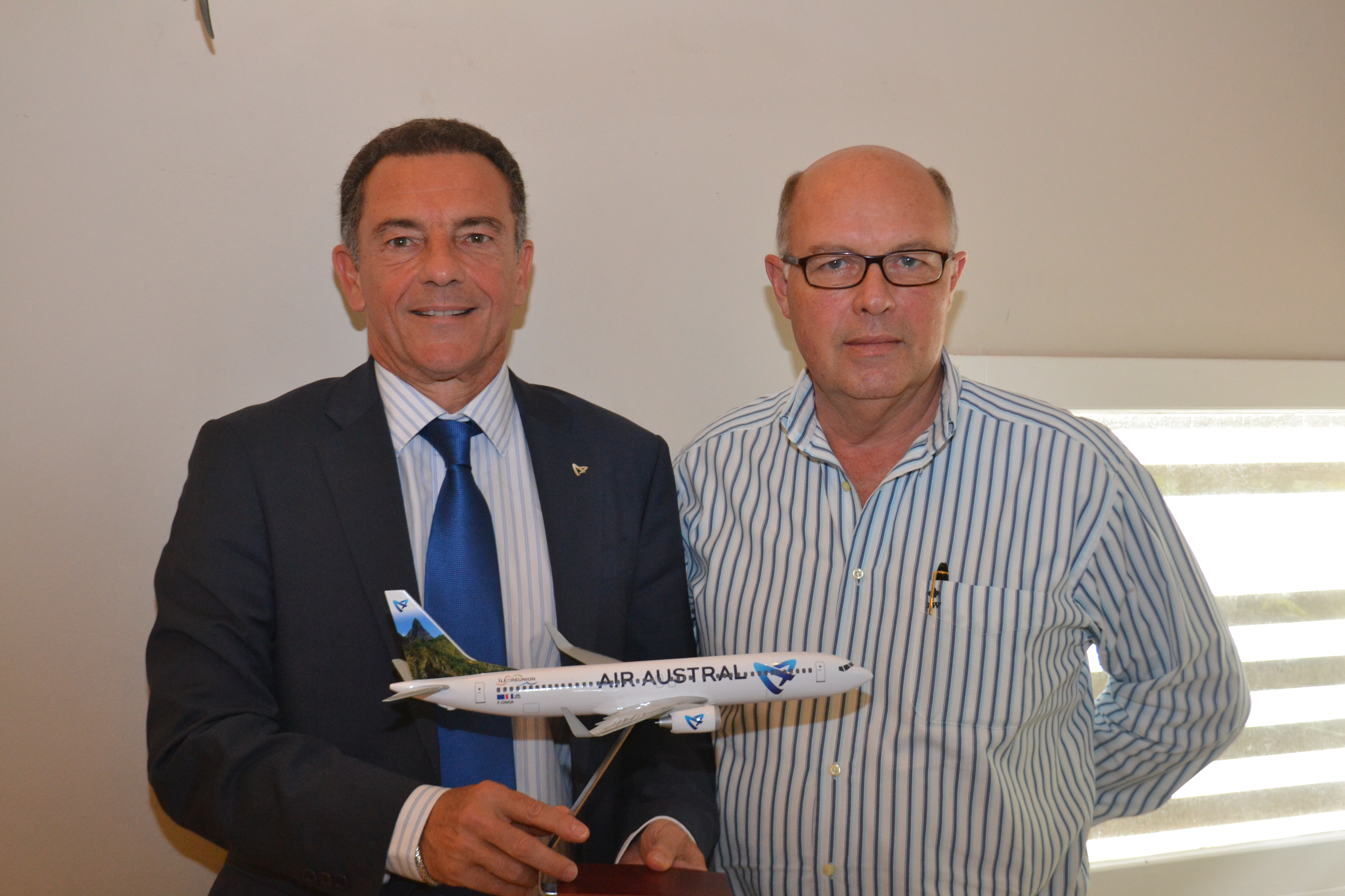 Jean-Marc Grazzini, directeur général adjoint en charge des Affaires Commerciales d'Air Austral, et Stéphane Baras, directeur général des hôtels LUX* de La Réunion