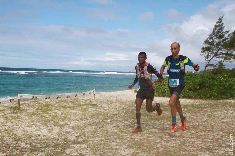 Vishal Itto et Pascal Reignerie arrivent main dans la main au Shandrani