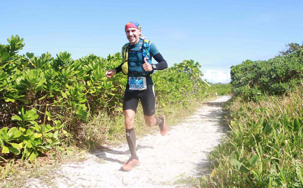 Yan Giss, tout heureux, et l'un des 350 Réunionnais qui ont été à l'UTRB 2016