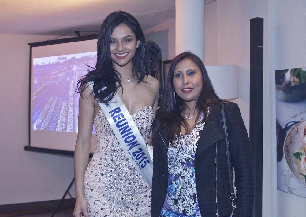 Azuima Issa avec Chaya Bodha, l'épouse de Nando