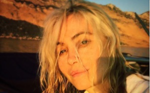 Emmanuelle Béart rayonnante au naturel sur Instagram