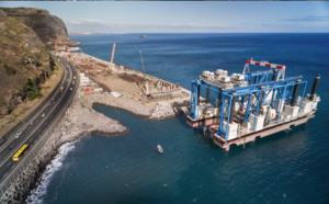 La barge Zourite star de la Nouvelle Route du Littoral